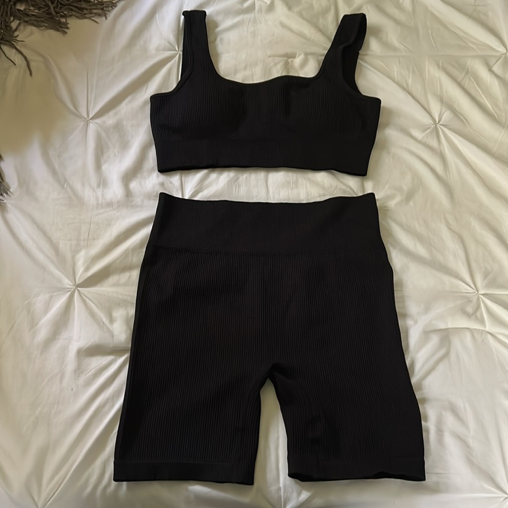 Black Two-Piece Activewear Set Size XL